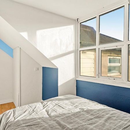Апартаменты 2 Bed Central Hub In Medway Чатам Экстерьер фото
