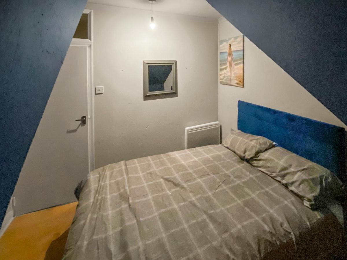 Апартаменты 2 Bed Central Hub In Medway Чатам Экстерьер фото