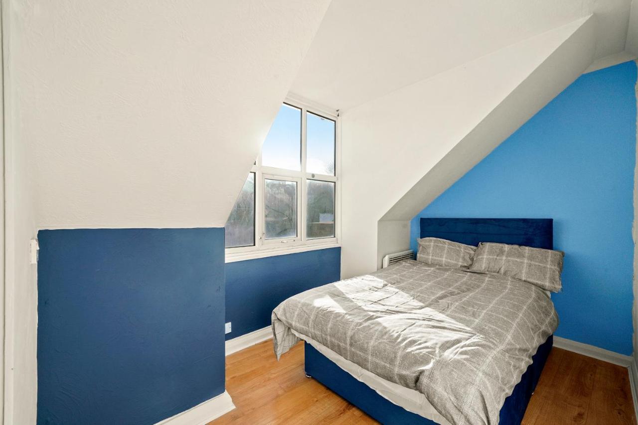 Апартаменты 2 Bed Central Hub In Medway Чатам Экстерьер фото