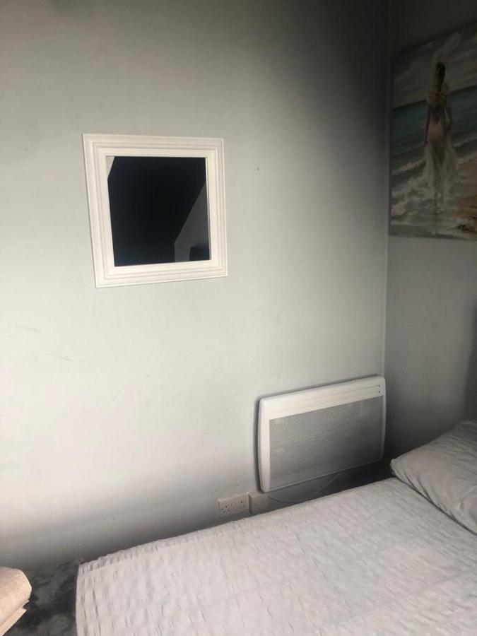 Апартаменты 2 Bed Central Hub In Medway Чатам Экстерьер фото